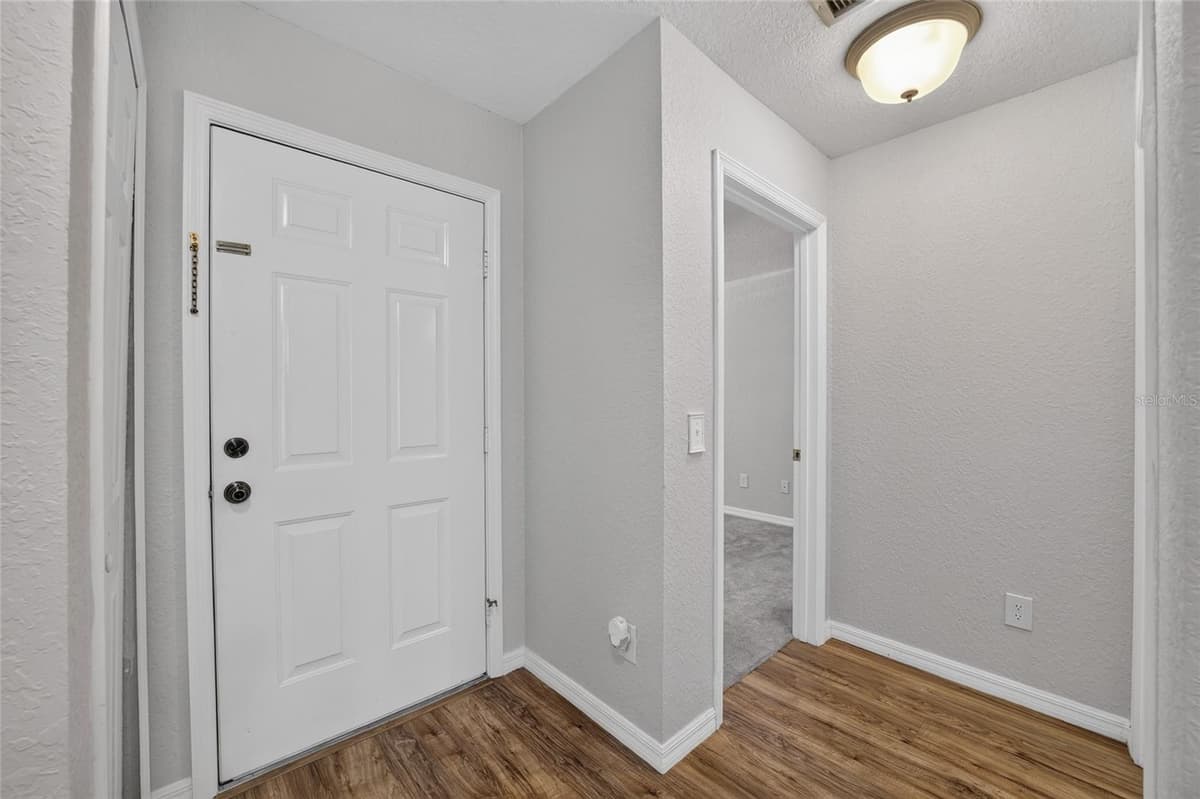 2501 18TH CIRCLE — photo 36 of 59