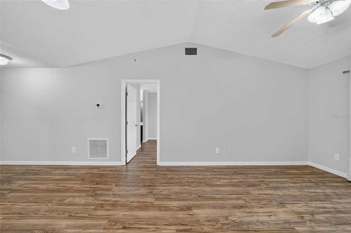 2501 18TH CIRCLE — photo 15 of 59
