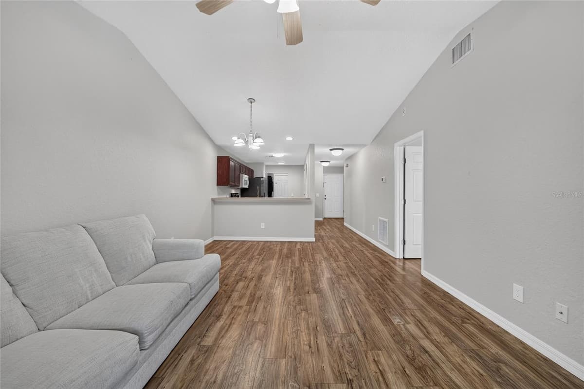 2501 18TH CIRCLE — photo 18 of 59