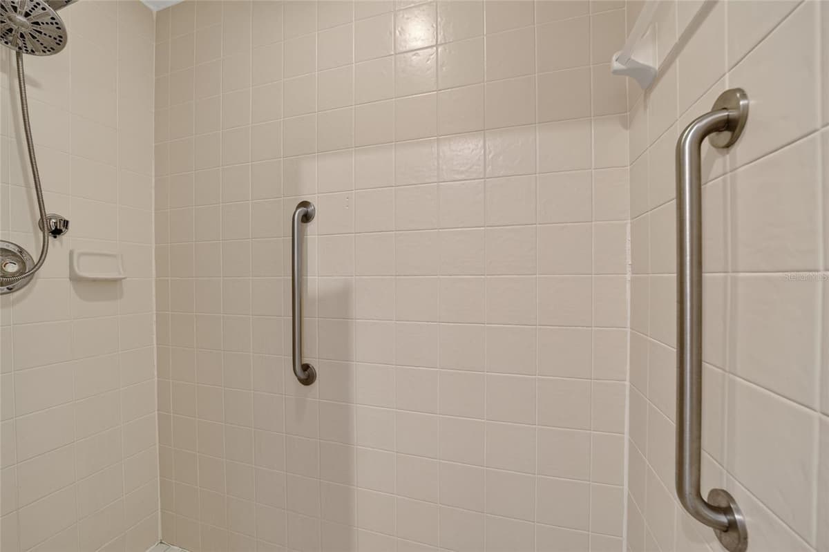 2501 18TH CIRCLE — photo 32 of 59
