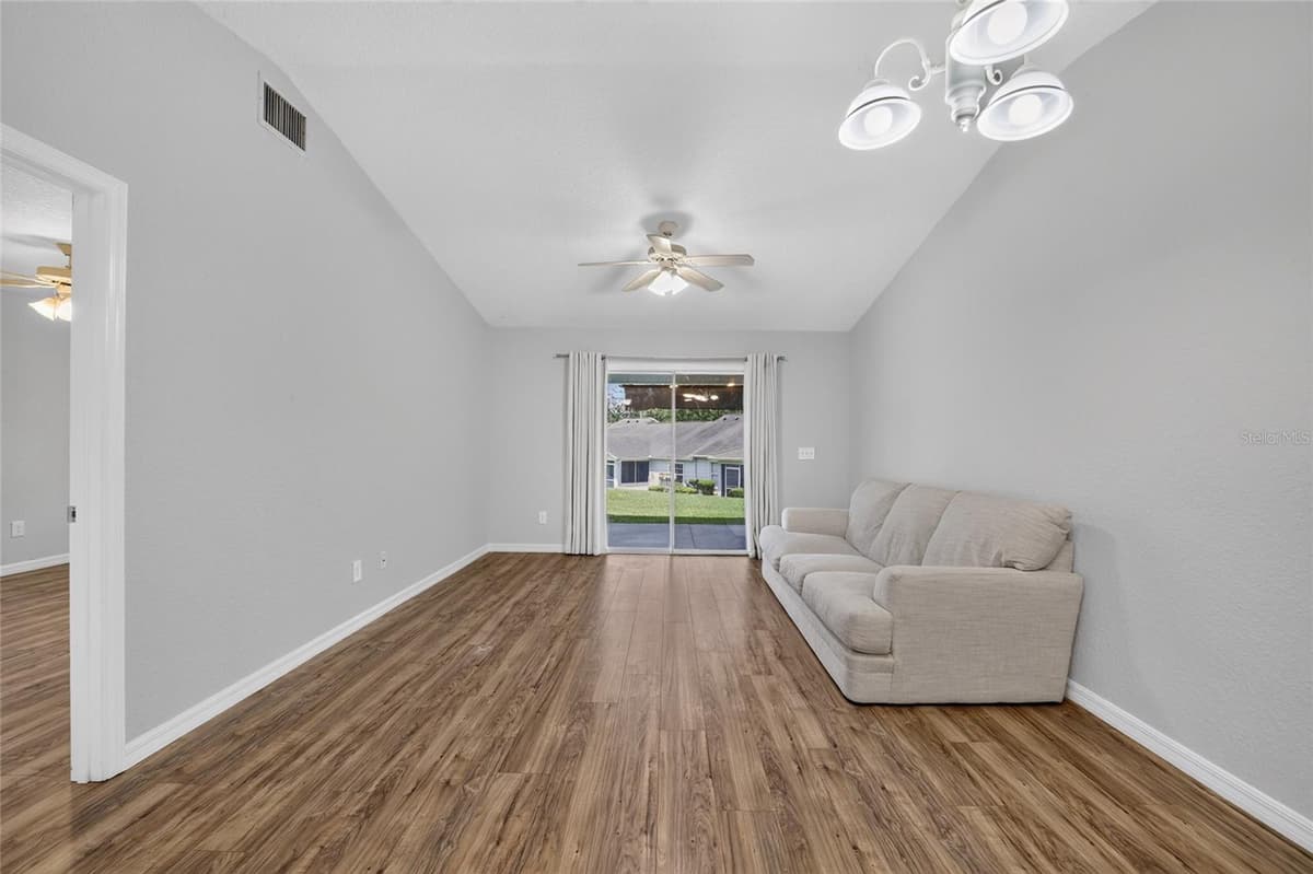 2501 18TH CIRCLE — photo 13 of 59