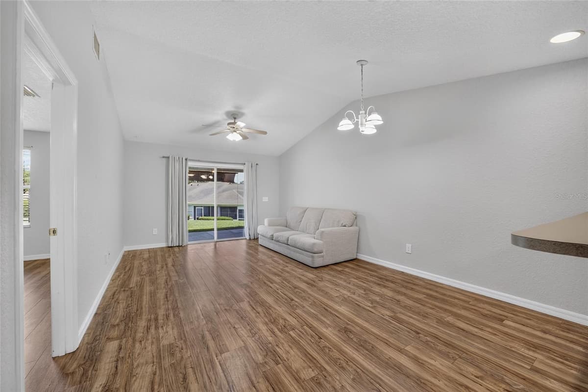 2501 18TH CIRCLE — photo 12 of 59