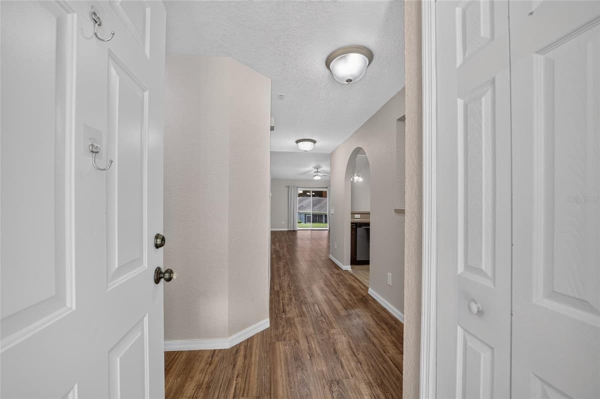 2501 18TH CIRCLE — photo 10 of 59