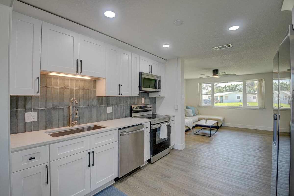 35 AZALEA DRIVE — photo 6 of 20
