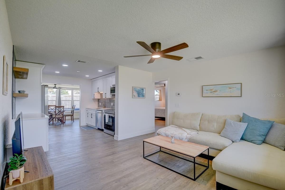 35 AZALEA DRIVE — photo 3 of 20