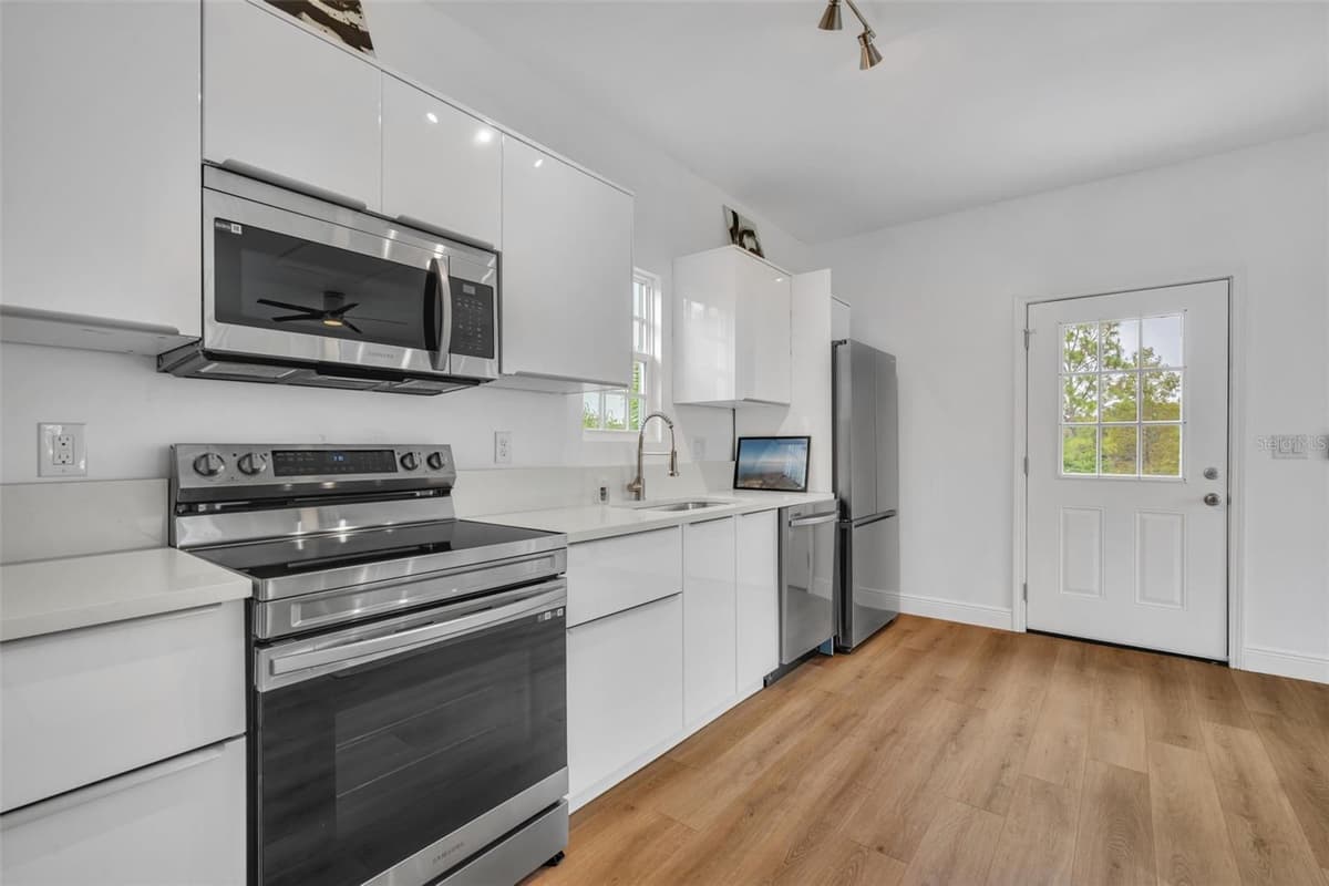 807 OAK SHADOWS ROAD — photo 73 of 99