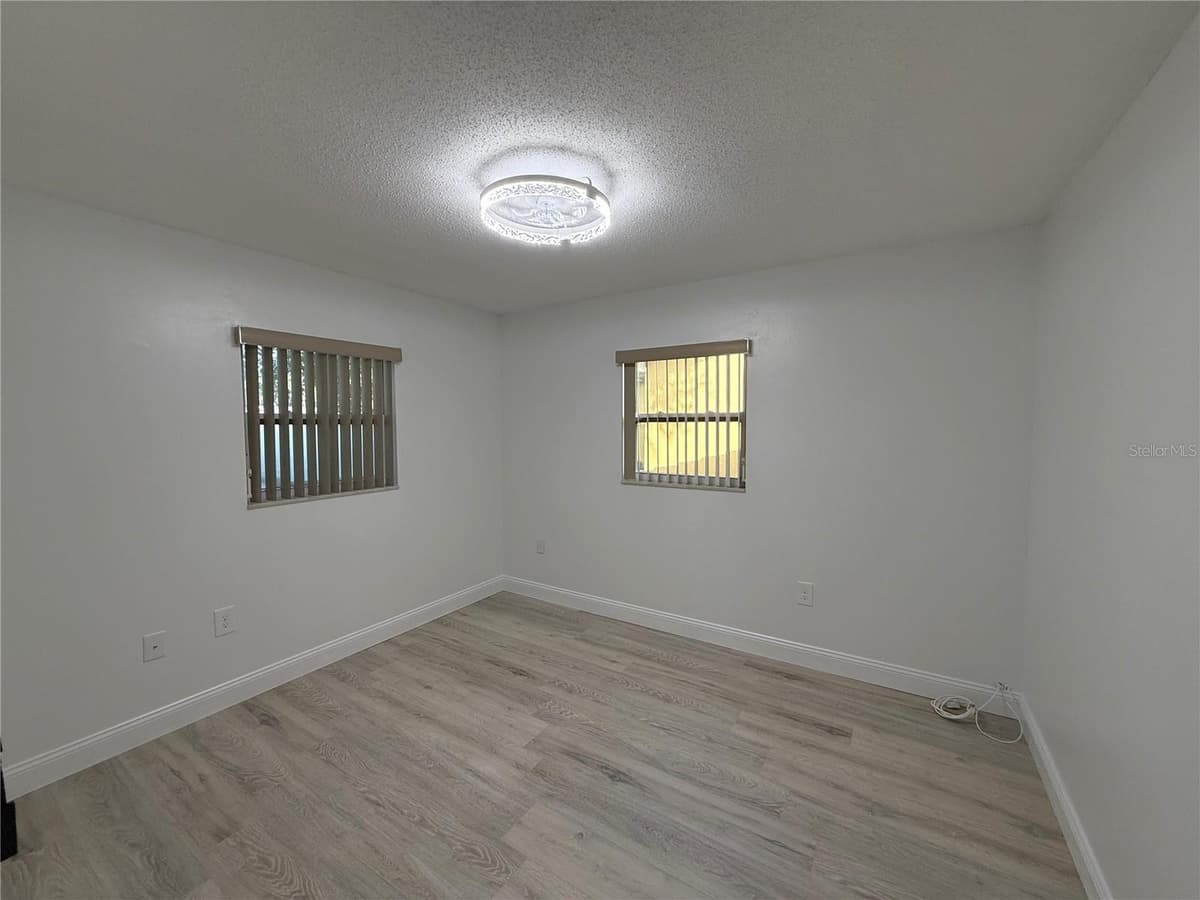 5420 PALM CREST COURT — photo 8 of 54