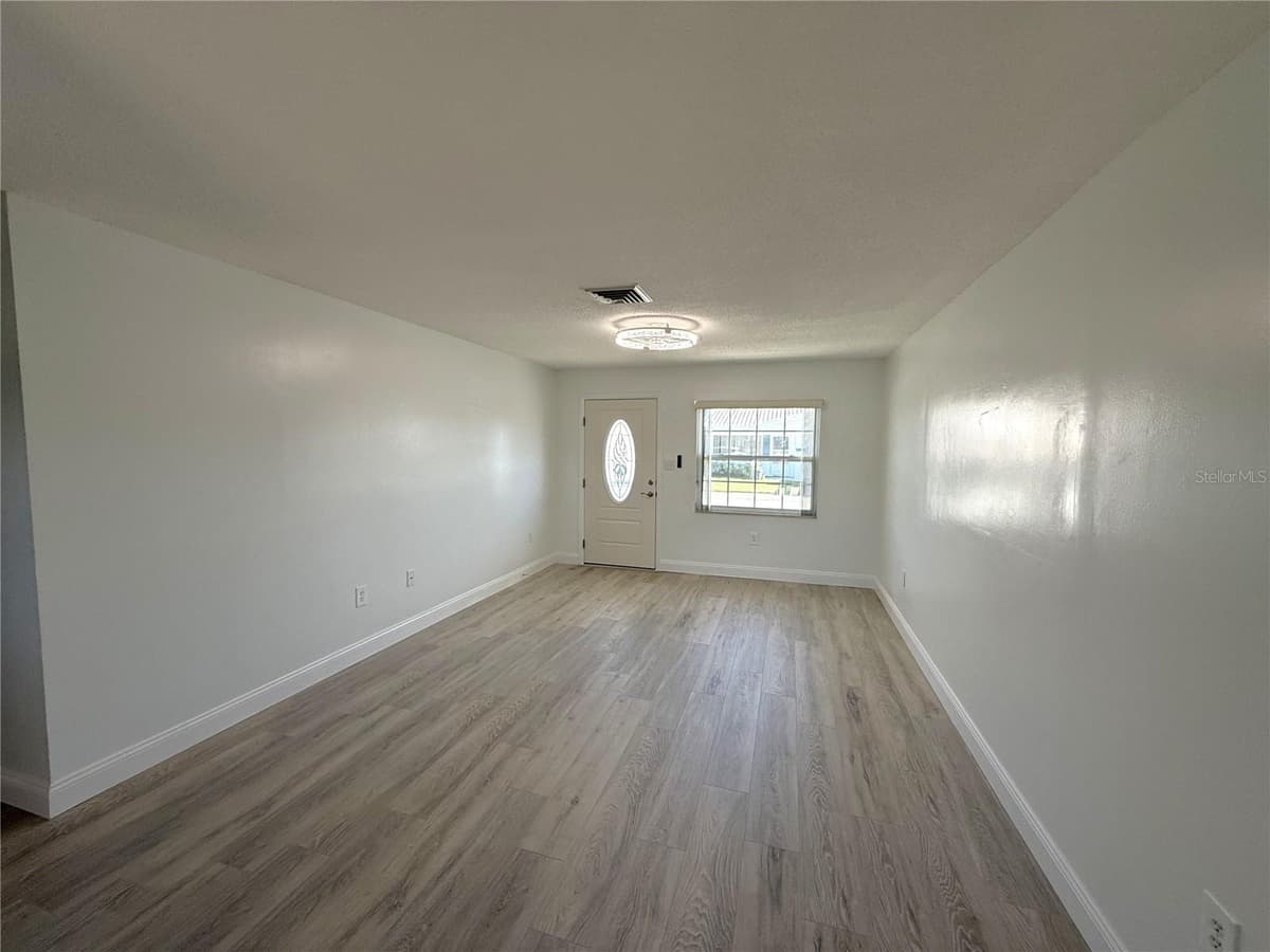 5420 PALM CREST COURT — photo 4 of 54