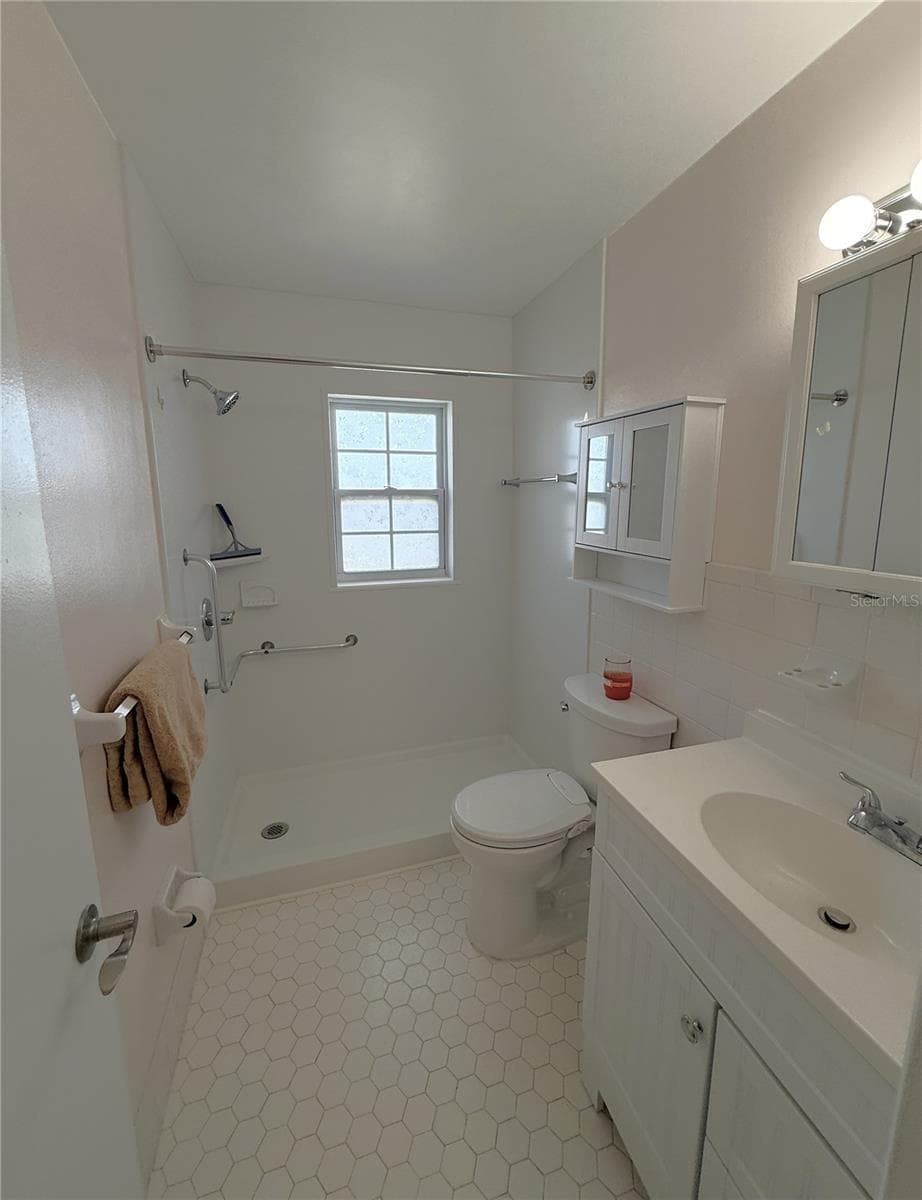 5420 PALM CREST COURT — photo 10 of 54