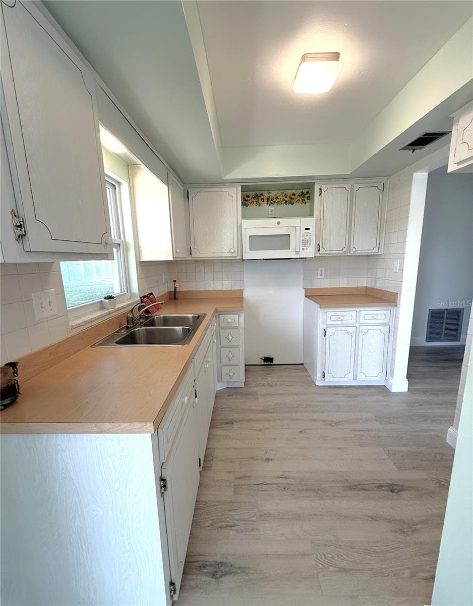 5420 PALM CREST COURT — photo 6 of 54