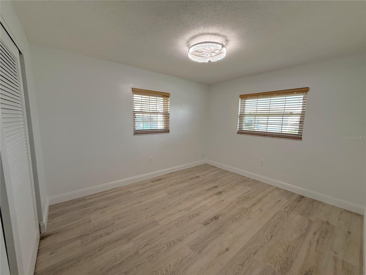 5420 PALM CREST COURT — photo 9 of 54