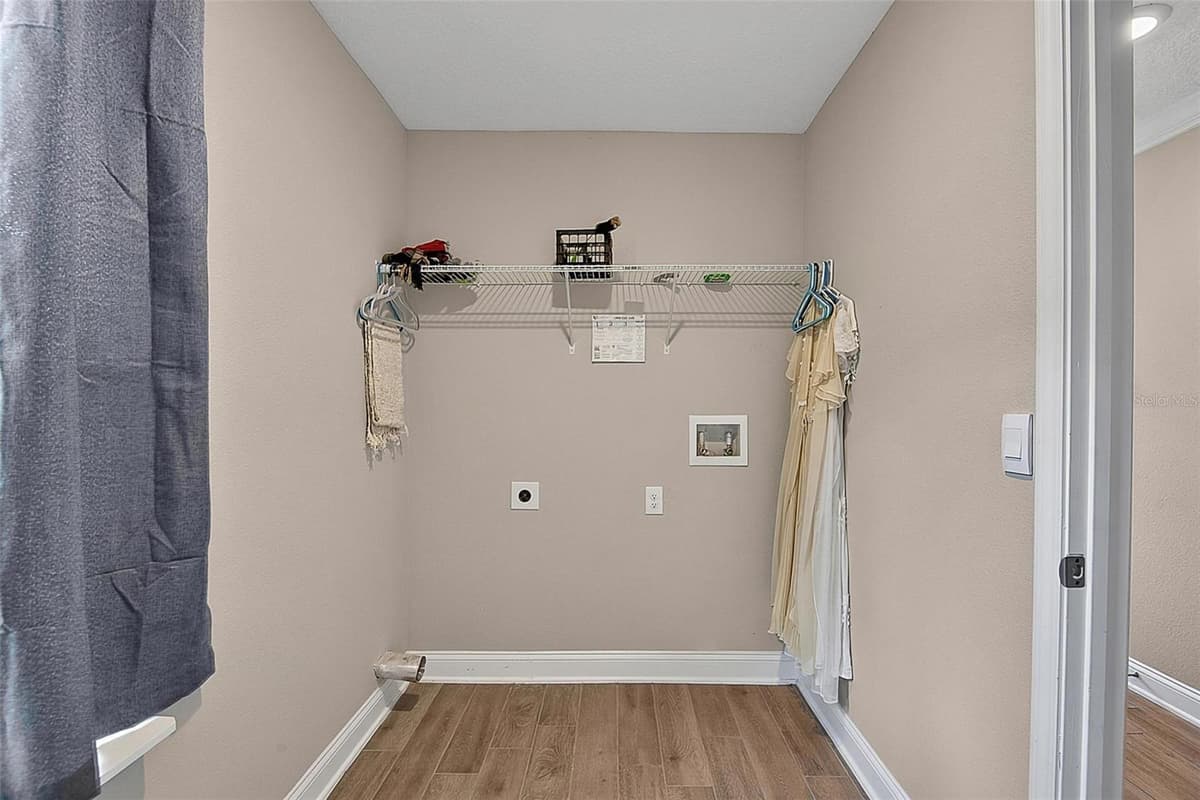 425 NARVAREZ AVENUE — photo 42 of 74