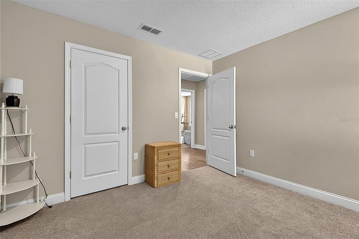 425 NARVAREZ AVENUE — photo 34 of 74