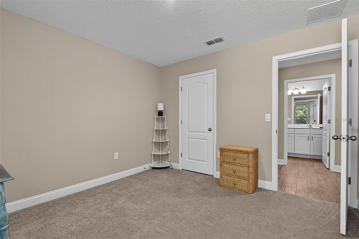 425 NARVAREZ AVENUE — photo 33 of 74