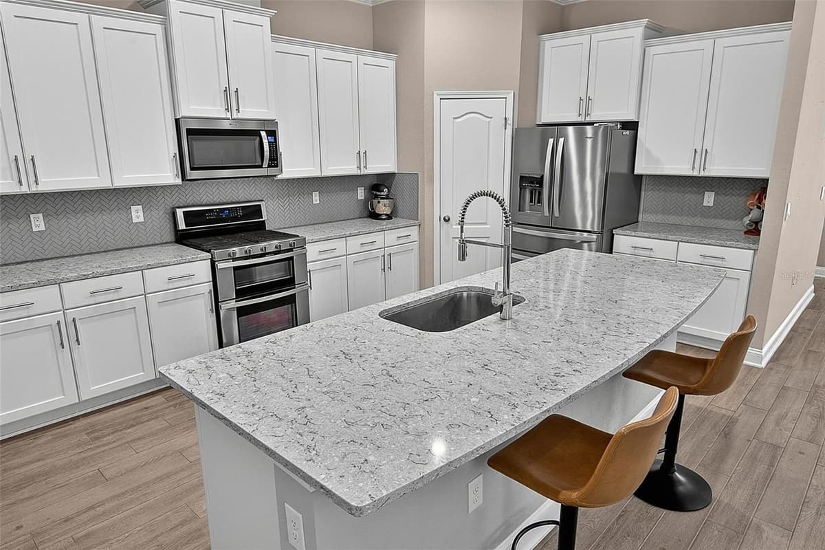 425 NARVAREZ AVENUE — photo 43 of 74