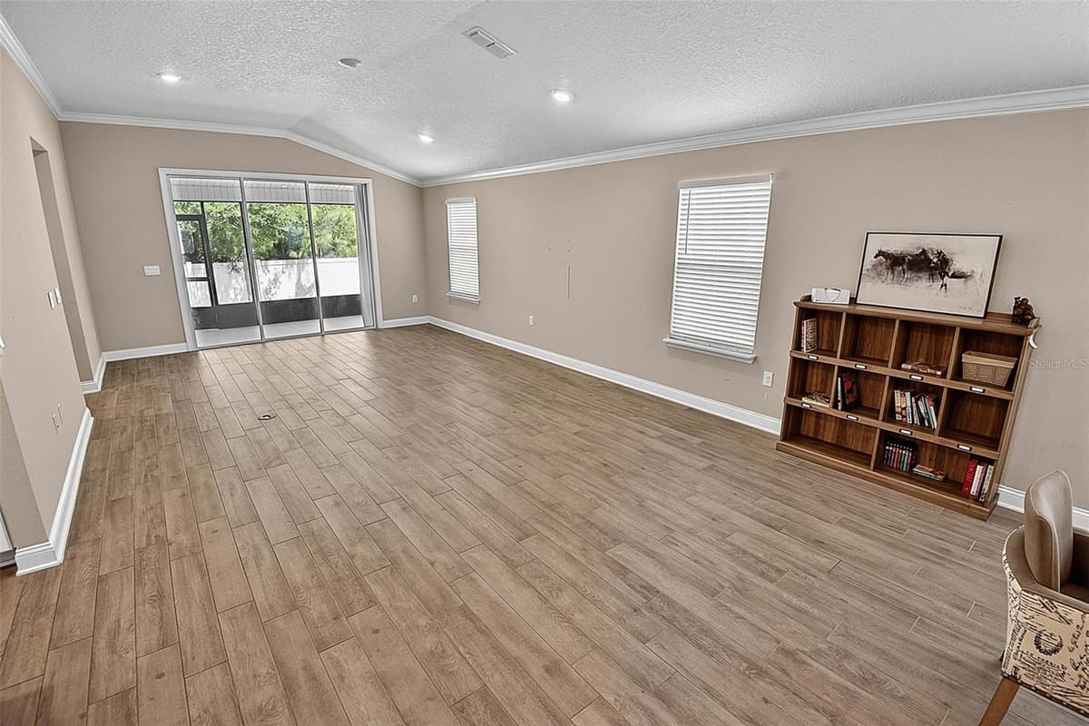 425 NARVAREZ AVENUE — photo 45 of 74