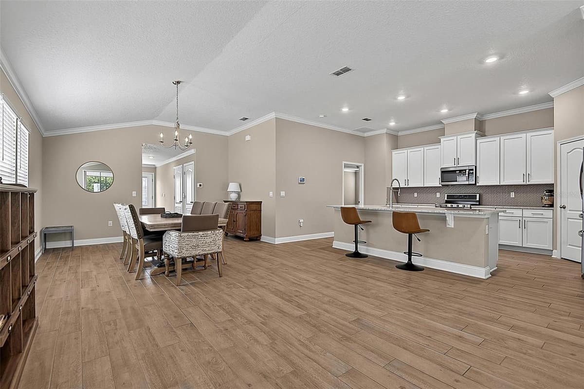 425 NARVAREZ AVENUE — photo 12 of 74