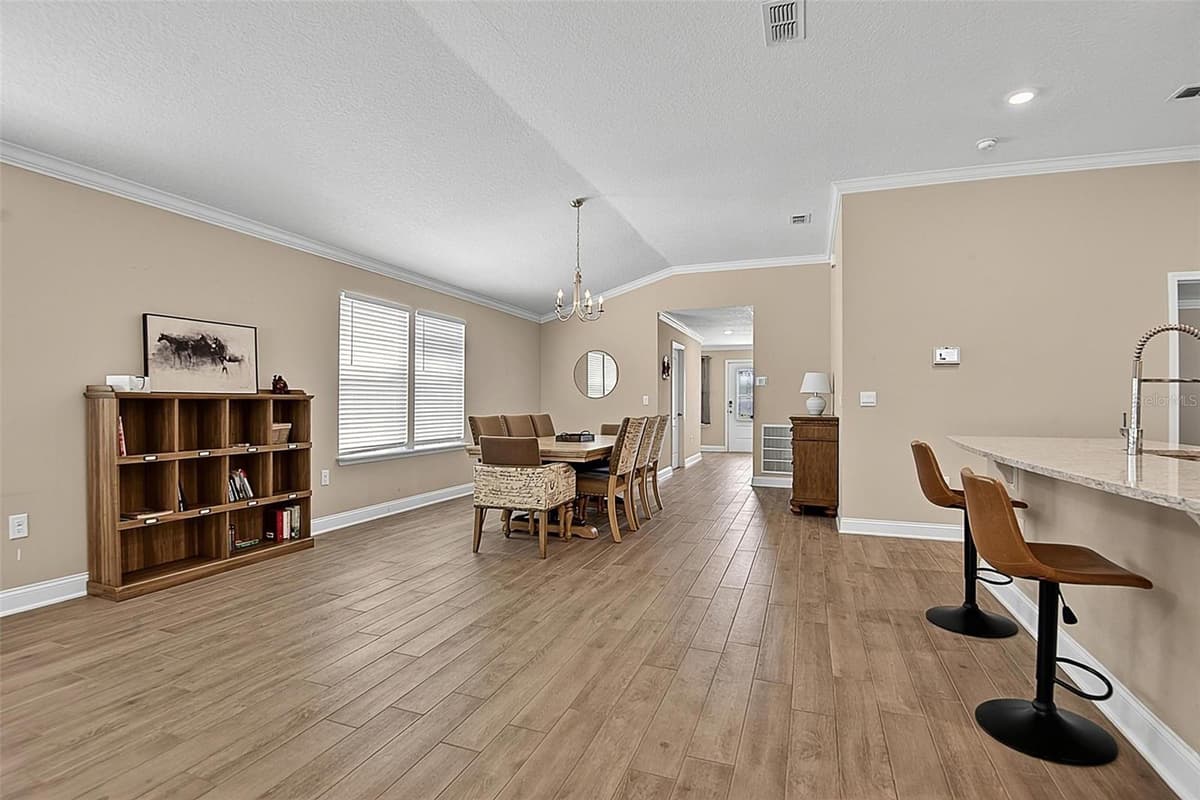 425 NARVAREZ AVENUE — photo 20 of 74