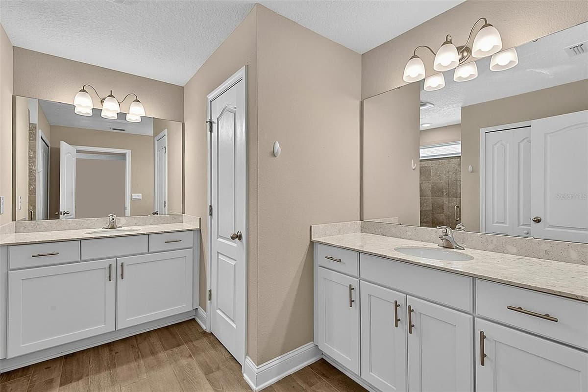 425 NARVAREZ AVENUE — photo 26 of 74