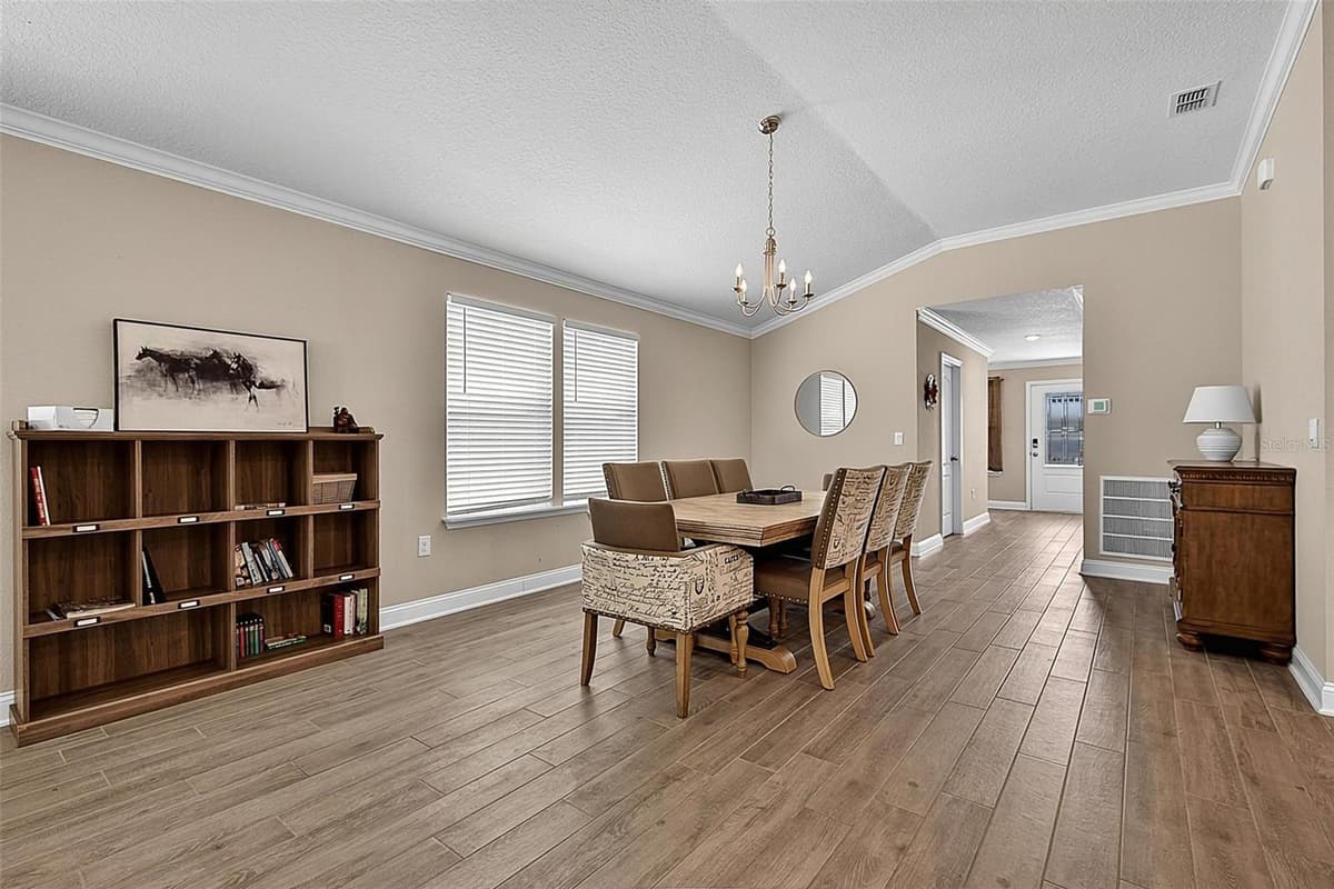 425 NARVAREZ AVENUE — photo 19 of 74