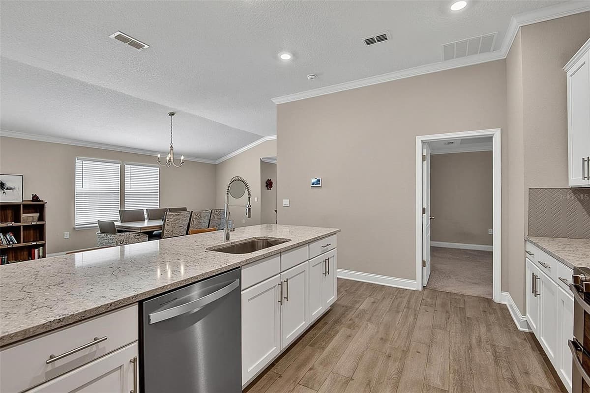425 NARVAREZ AVENUE — photo 18 of 74