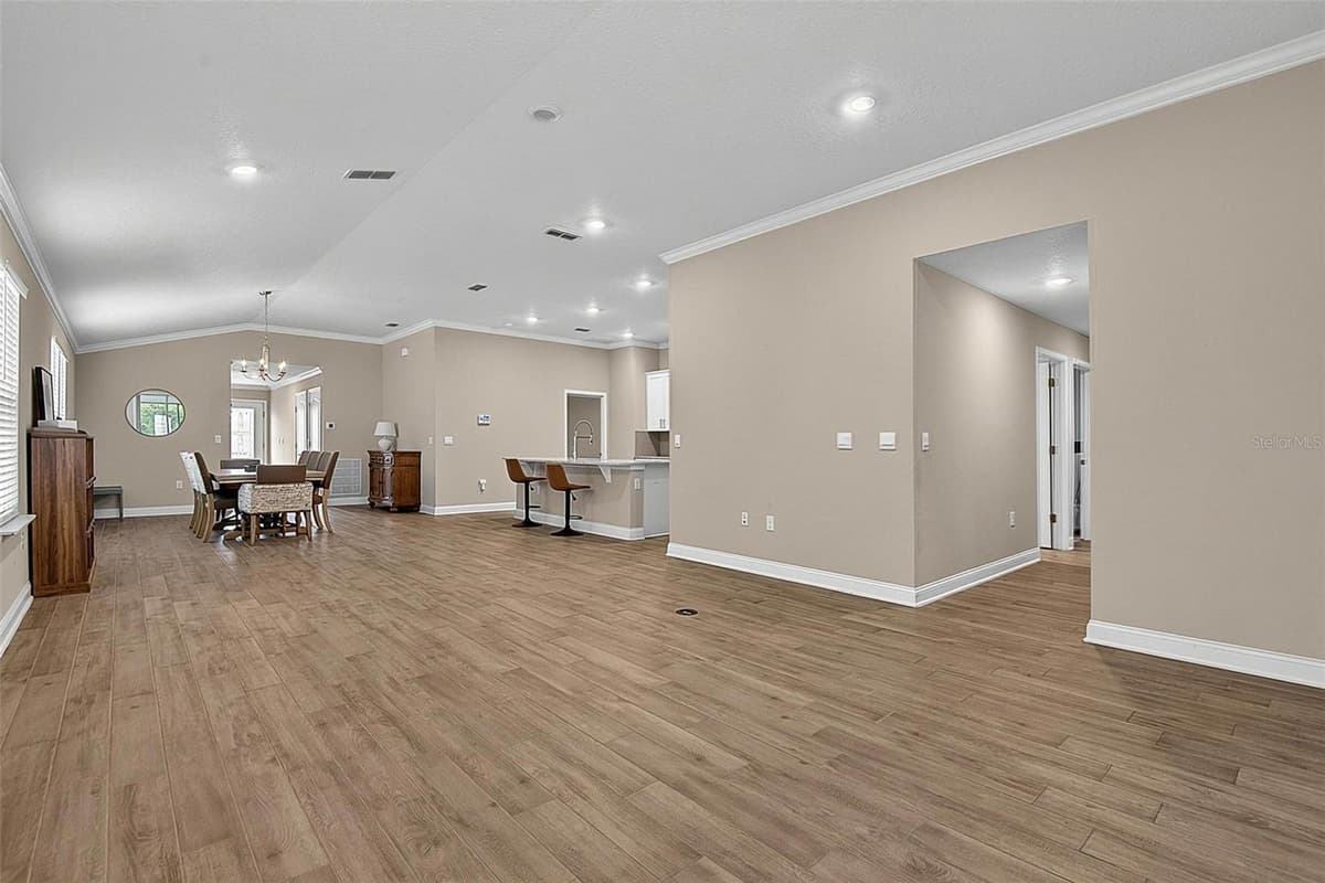 425 NARVAREZ AVENUE — photo 7 of 74