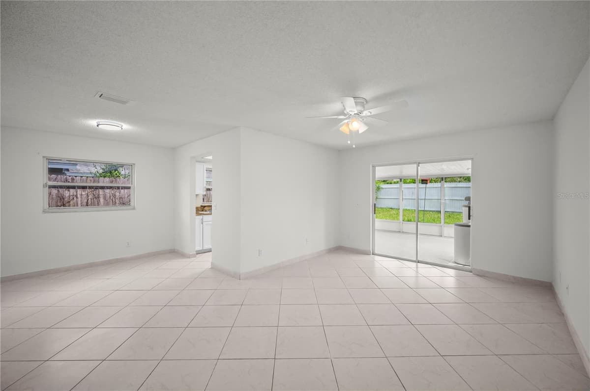 405 HAWTHORN CIRCLE — photo 6 of 25