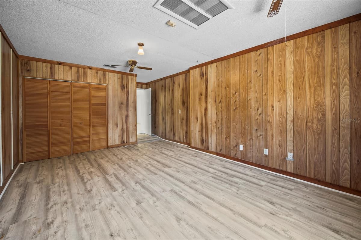 405 HAWTHORN CIRCLE — photo 13 of 25