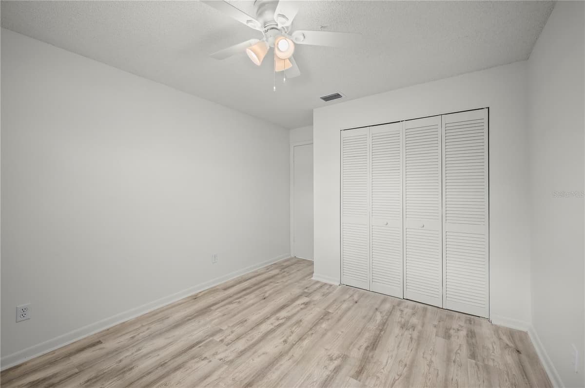 405 HAWTHORN CIRCLE — photo 15 of 25