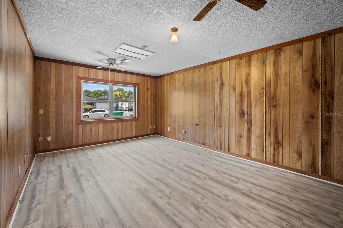 405 HAWTHORN CIRCLE — photo 12 of 25