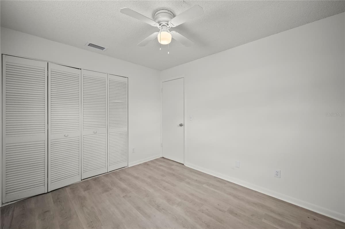 405 HAWTHORN CIRCLE — photo 18 of 25
