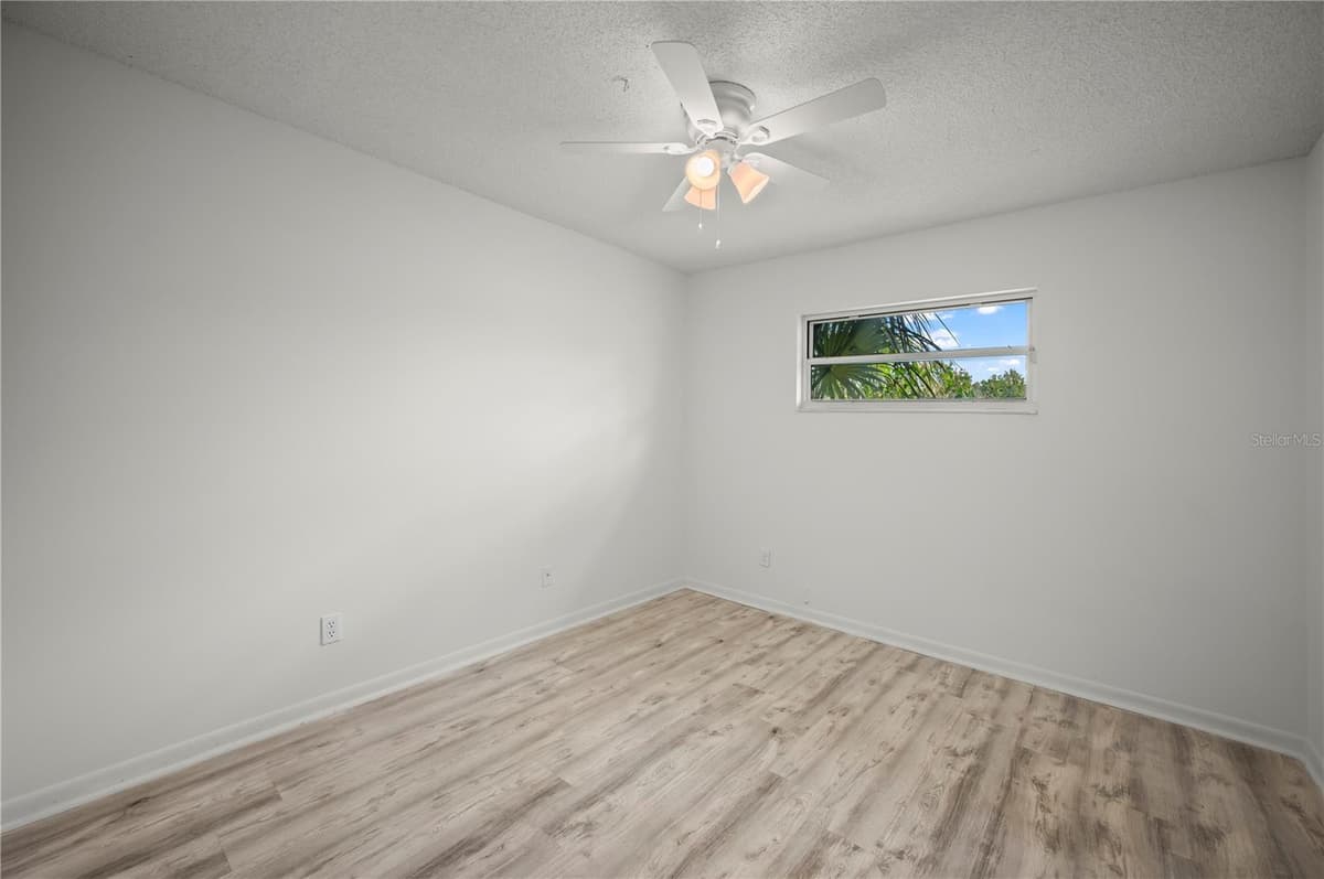 405 HAWTHORN CIRCLE — photo 14 of 25