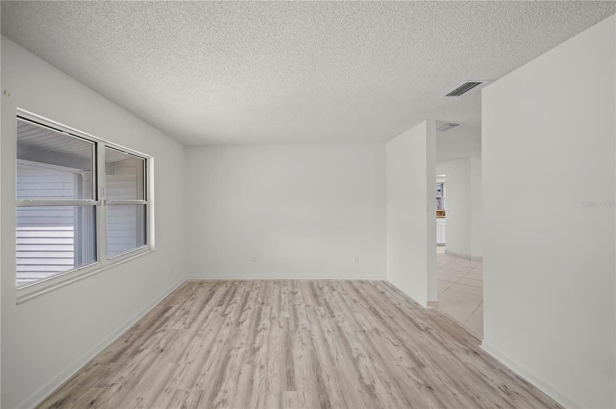 405 HAWTHORN CIRCLE — photo 22 of 25