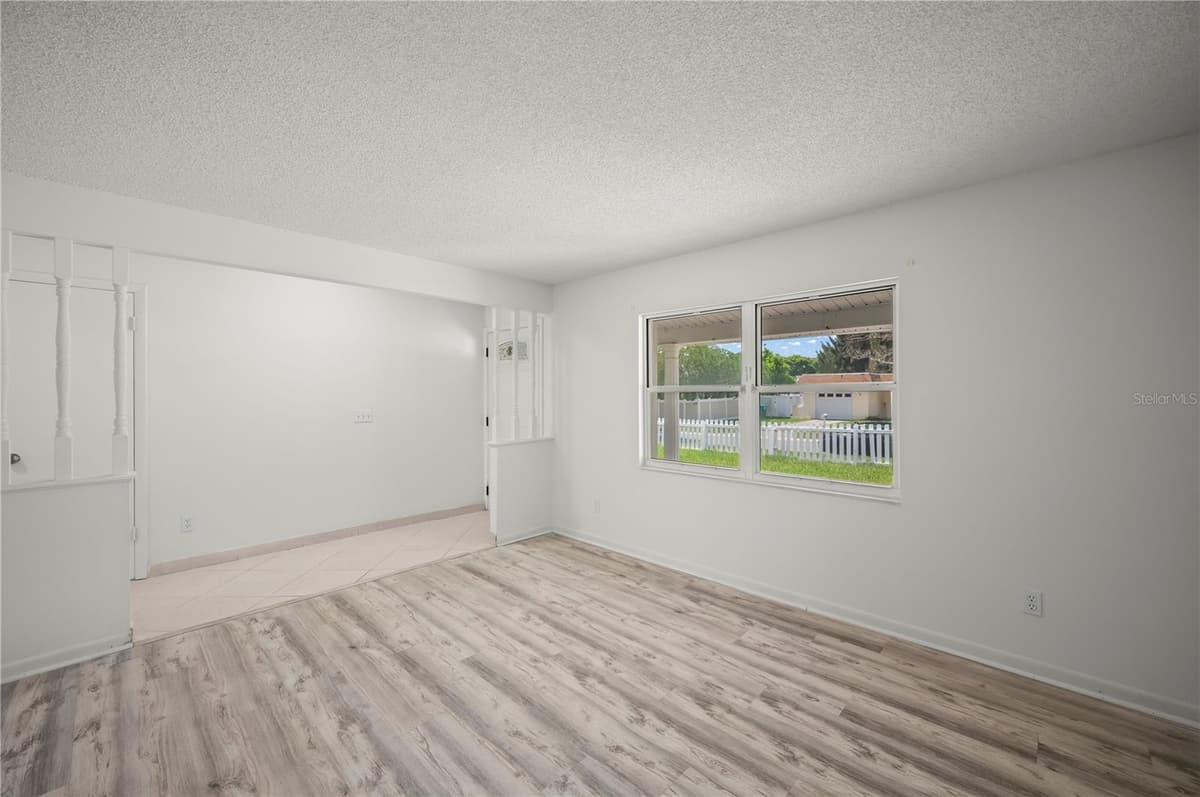 405 HAWTHORN CIRCLE — photo 5 of 25