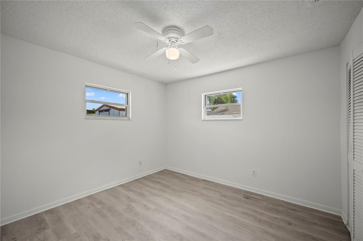405 HAWTHORN CIRCLE — photo 16 of 25