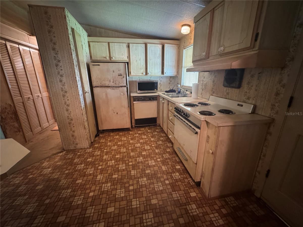 2642 MCDANIEL DRIVE — photo 6 of 16