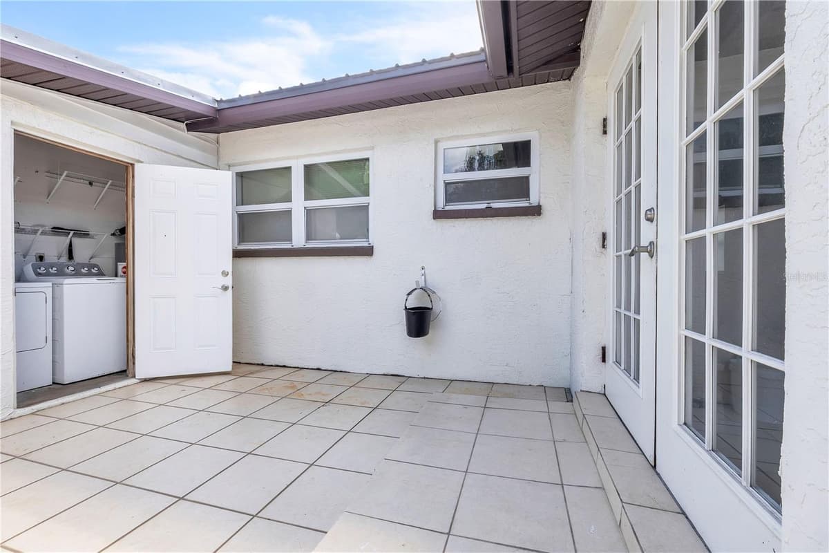 311 & 313 ARCADIA AVENUE — photo 35 of 44