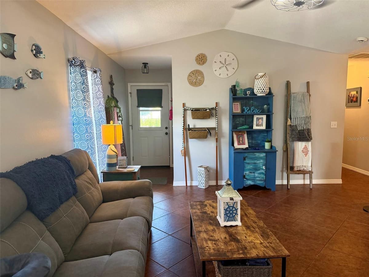 107 DOUGLAS STREET — photo 13 of 40