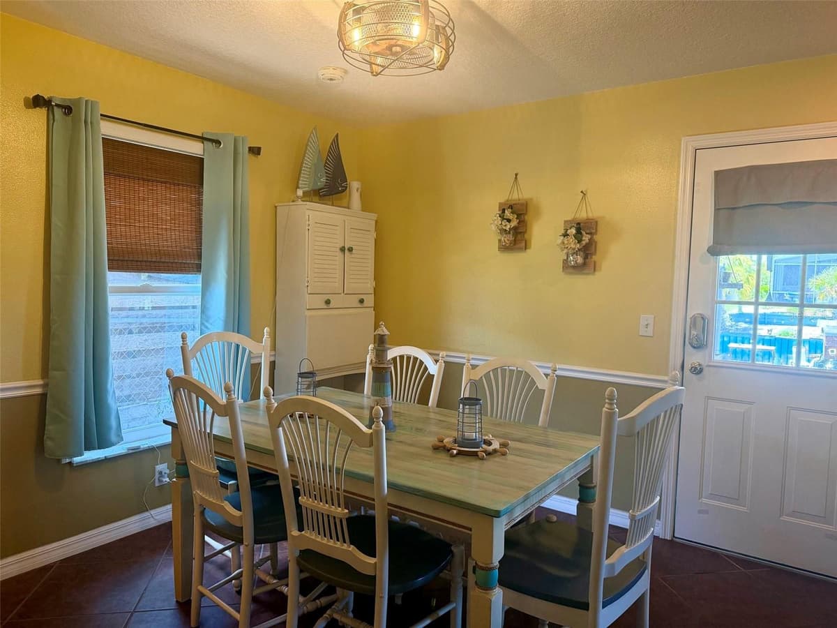 107 DOUGLAS STREET — photo 8 of 40