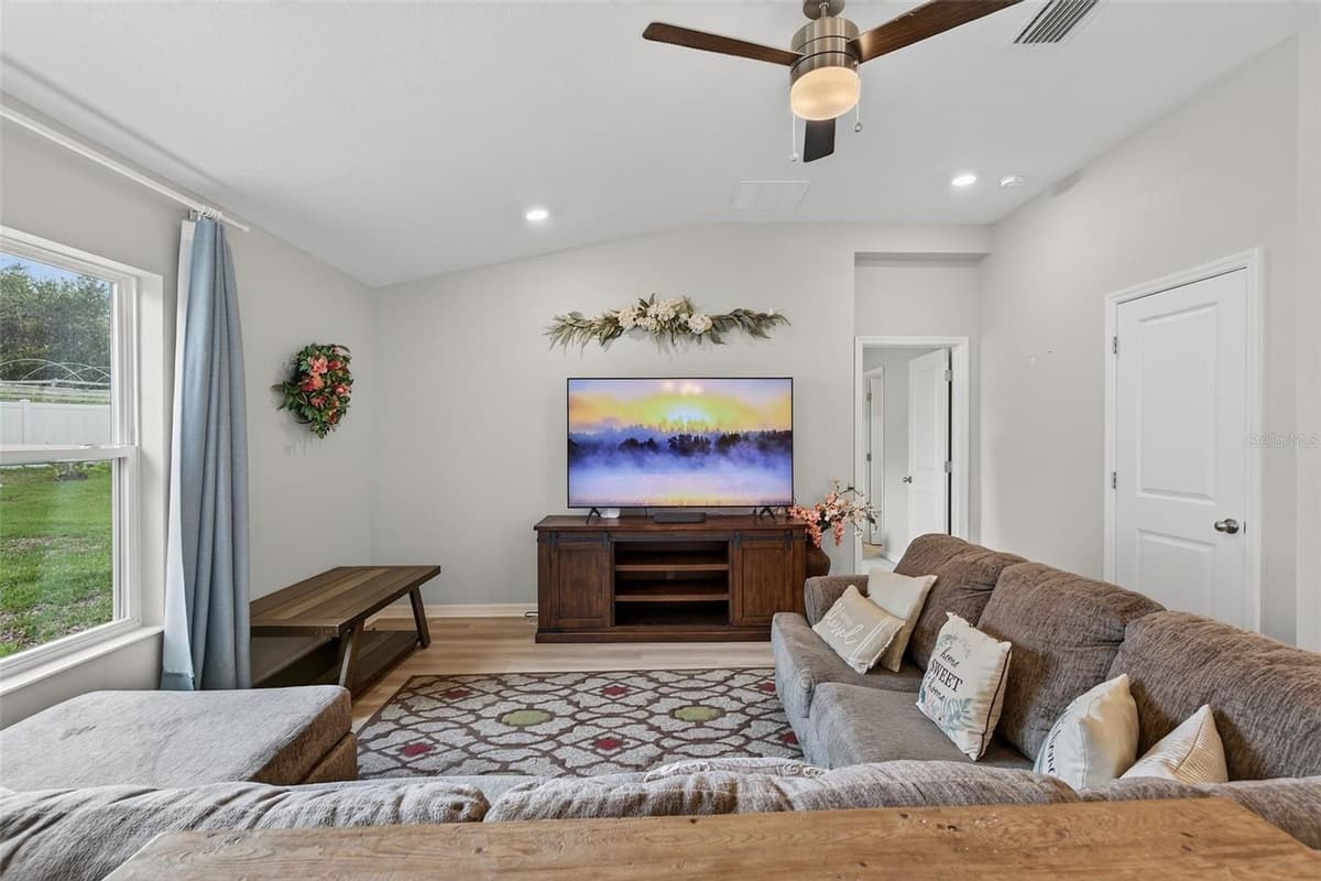 9972 MESIC WOODS AVENUE — photo 6 of 55