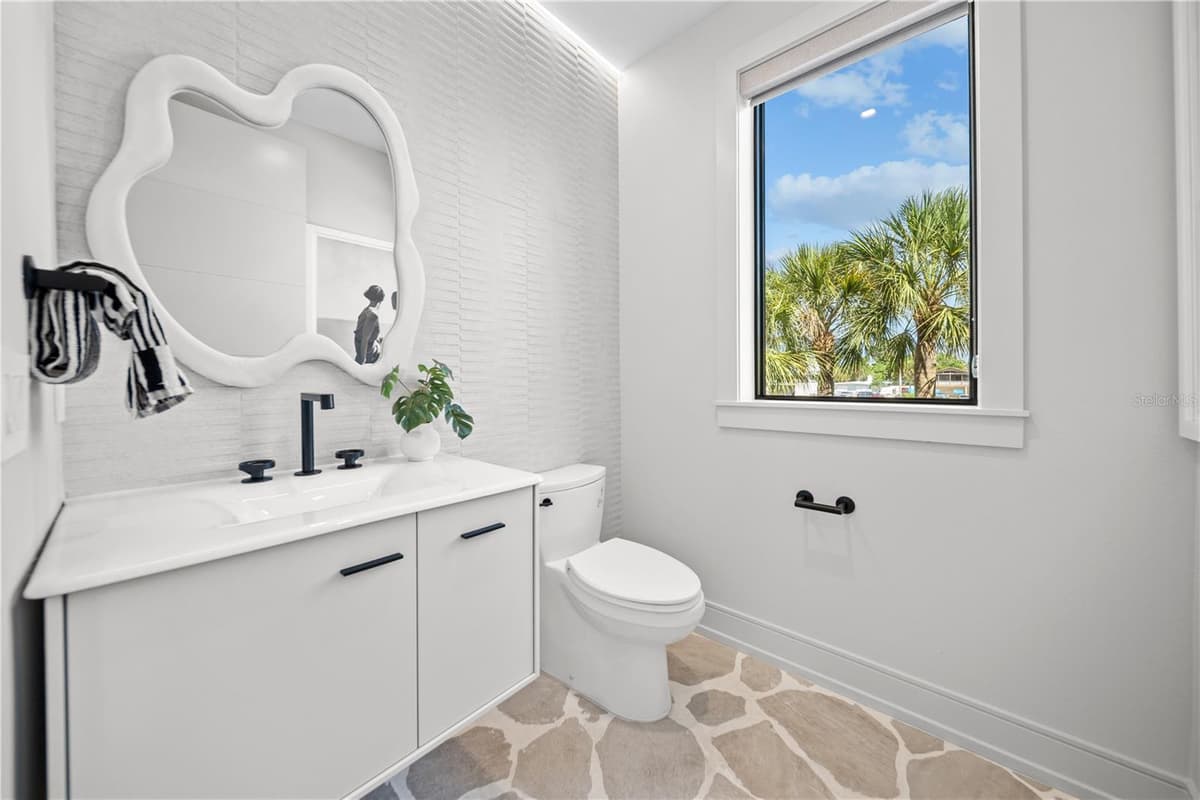 411 PALM AVENUE — photo 23 of 74