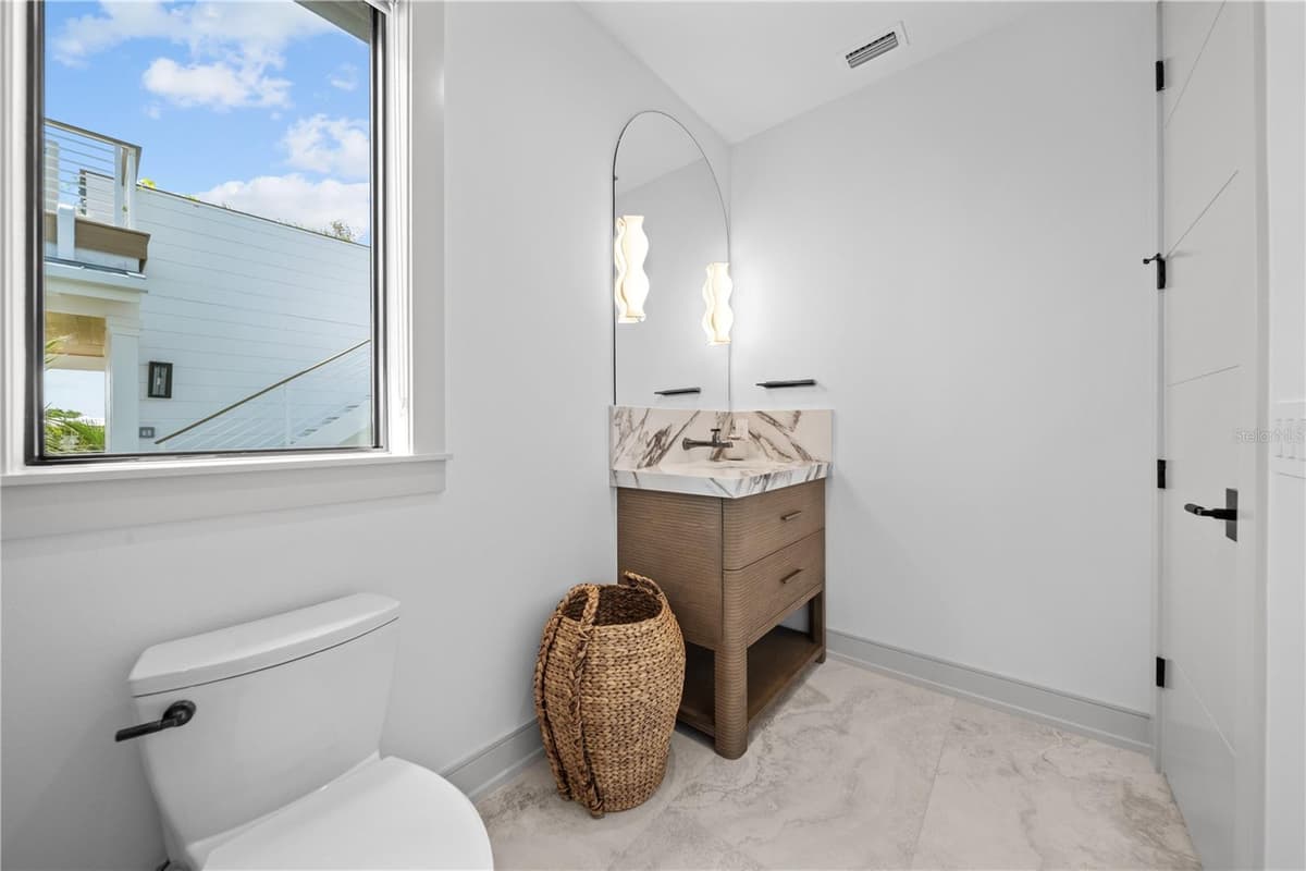 411 PALM AVENUE — photo 41 of 74