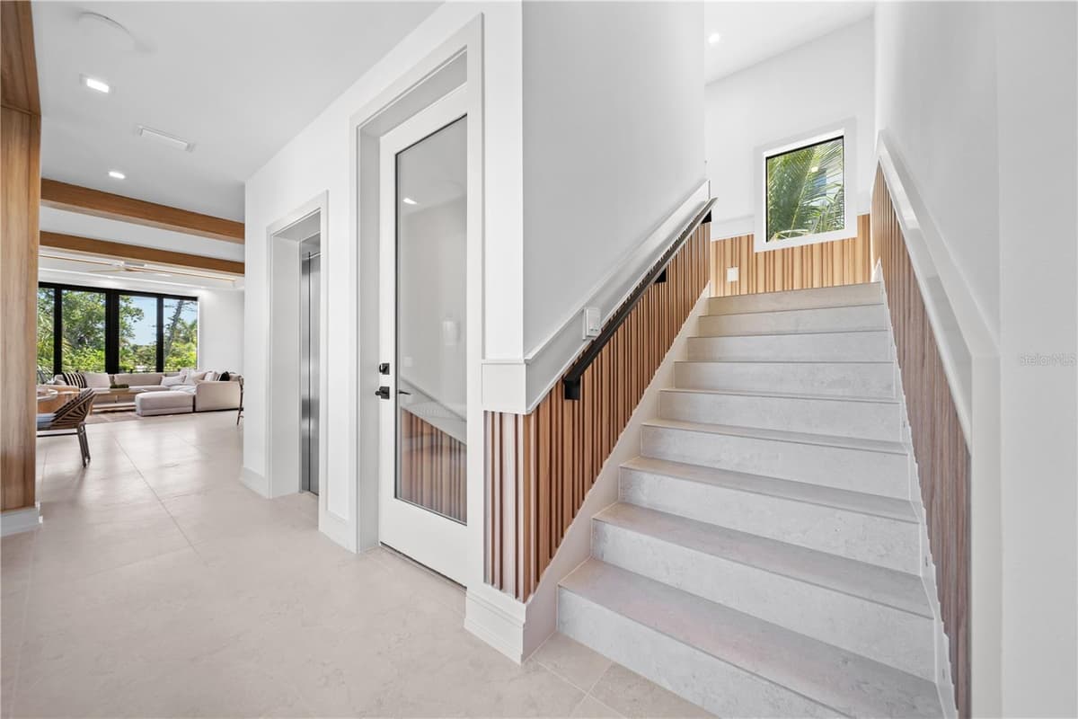 411 PALM AVENUE — photo 22 of 74
