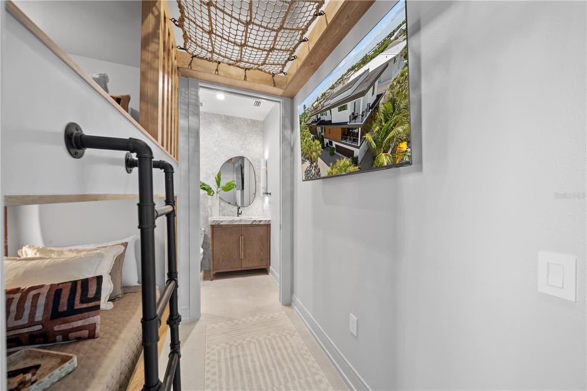 411 PALM AVENUE — photo 46 of 74