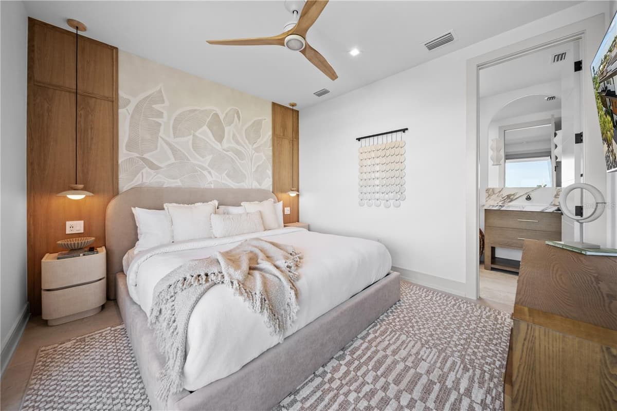 411 PALM AVENUE — photo 36 of 74