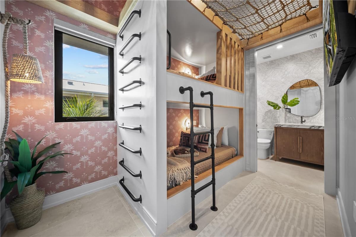 411 PALM AVENUE — photo 45 of 74