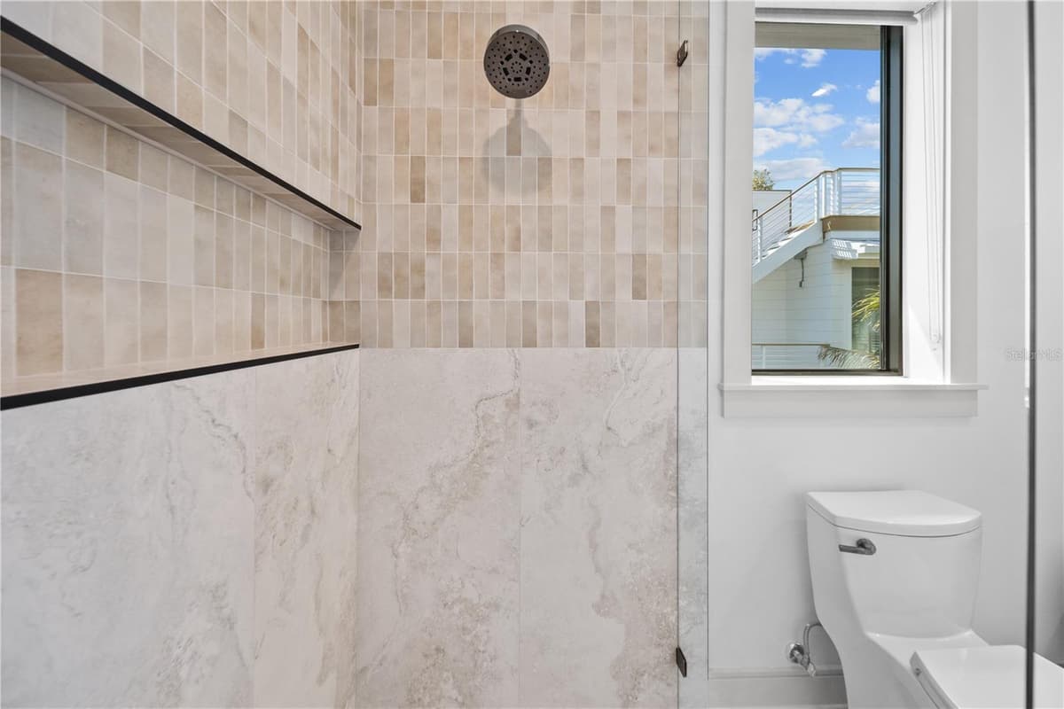 411 PALM AVENUE — photo 40 of 74