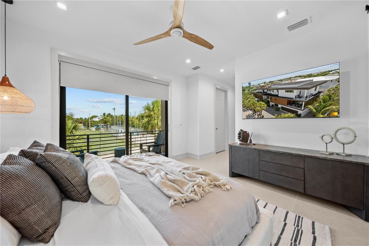411 PALM AVENUE — photo 32 of 74