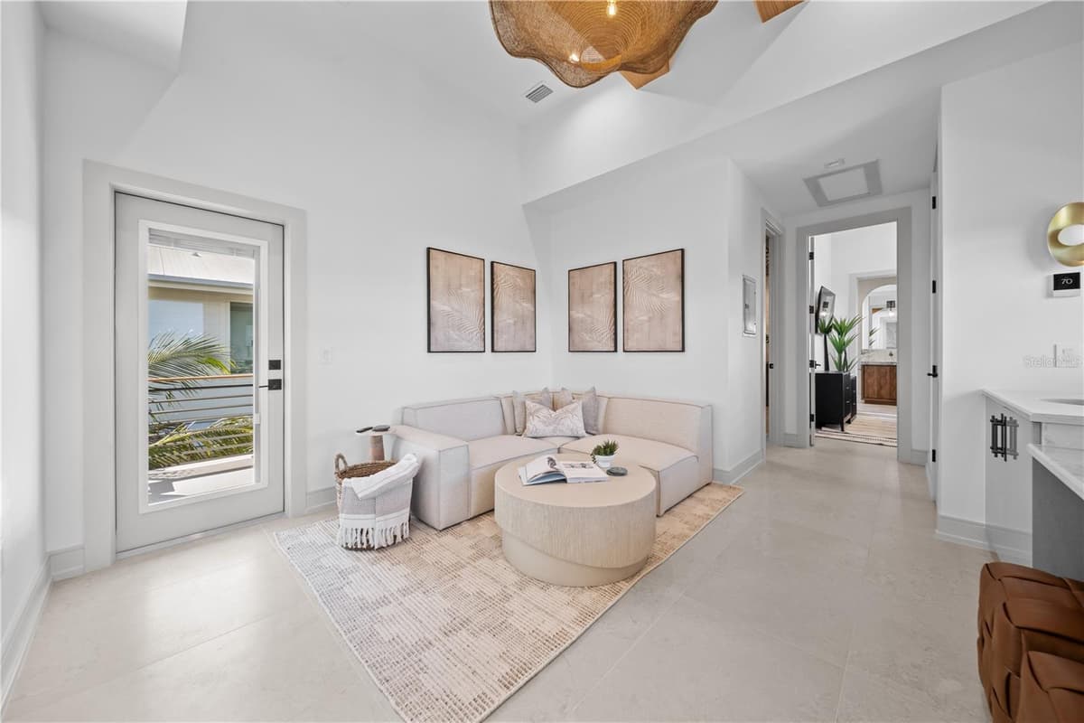411 PALM AVENUE — photo 42 of 74