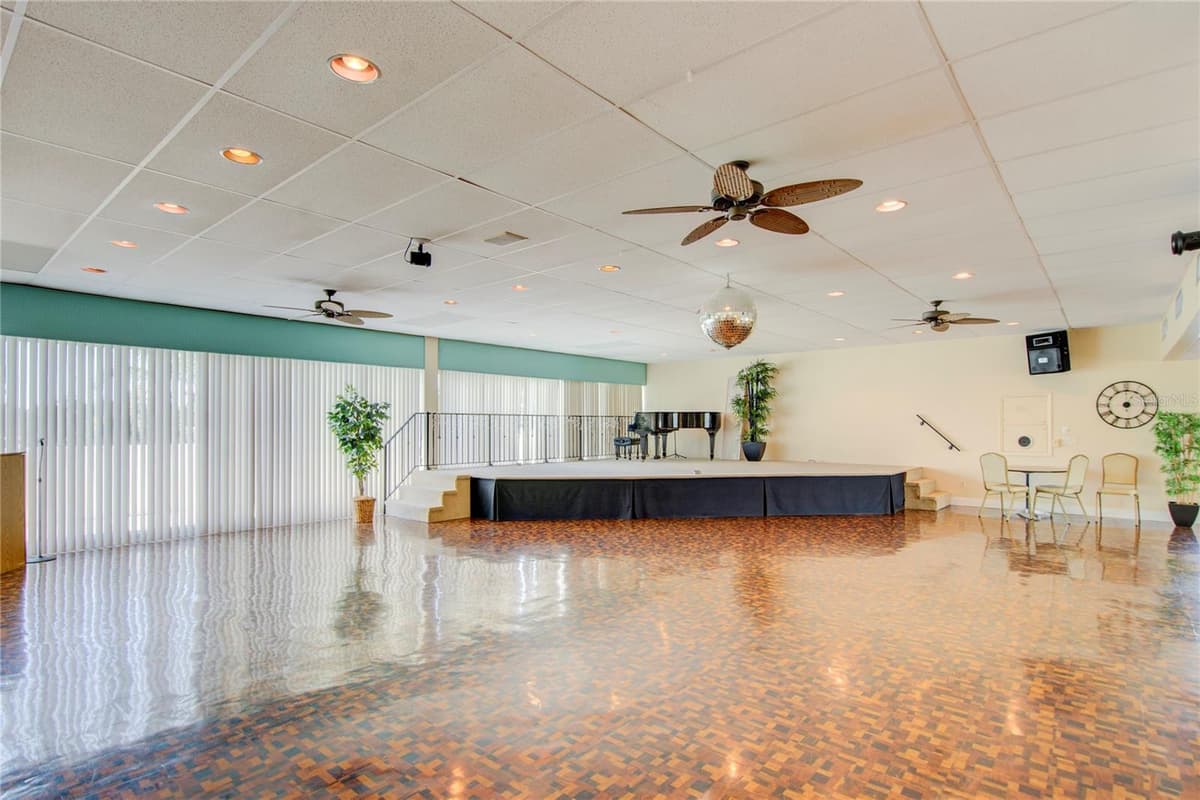 7600 SUN ISLAND DRIVE — photo 43 of 50